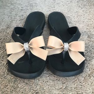 GUESS Bow Sandals